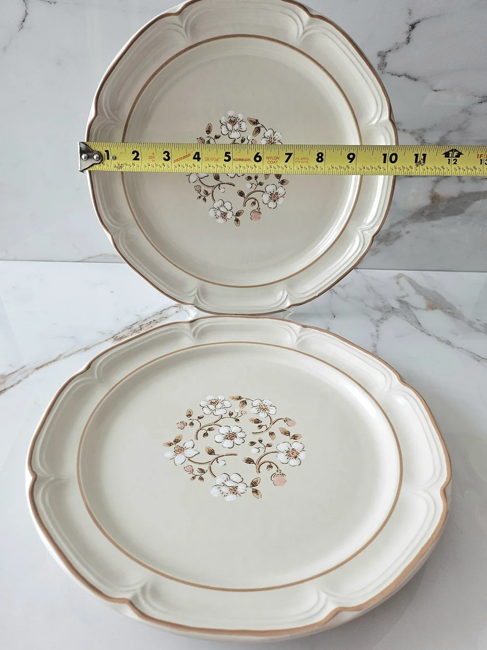 Covington Cream Floral Scalloped Dinner Plates with Gold Rim